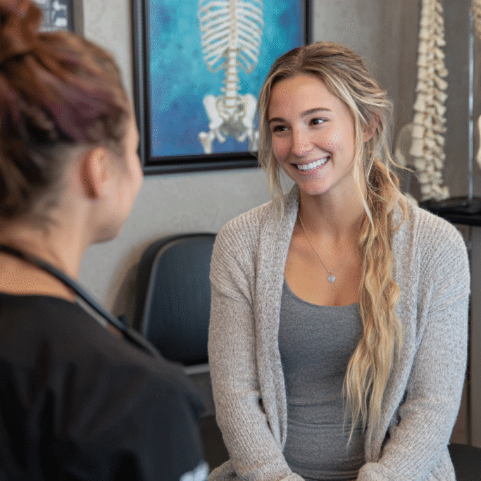 Happy_client_and_her_chiropractor